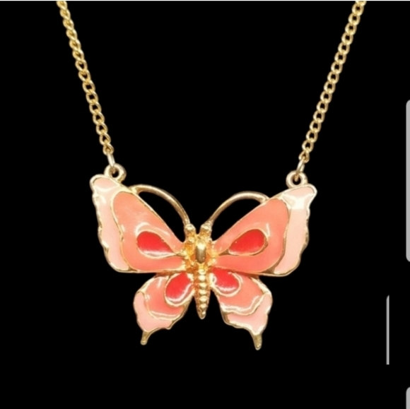 MODE ART VINTAGE PINK ENAMEL & GOLDTONE BUTTERFLY PENDANT NECKLACE - Picture 2 of 5
